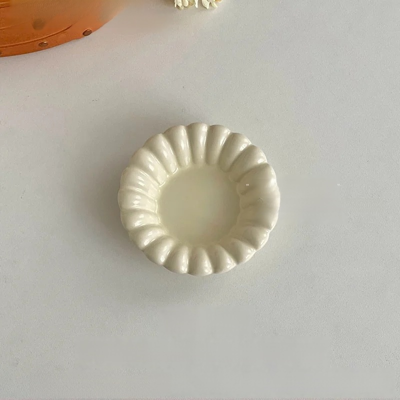 Household ceramic dinner plates