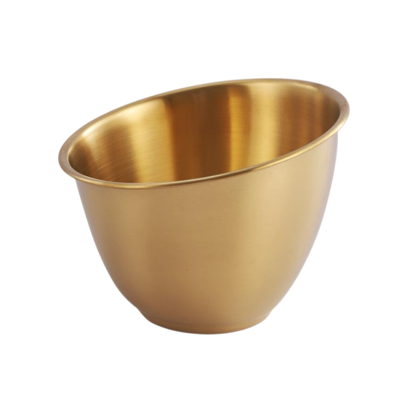 Vegetable bucket with slanted bowl
