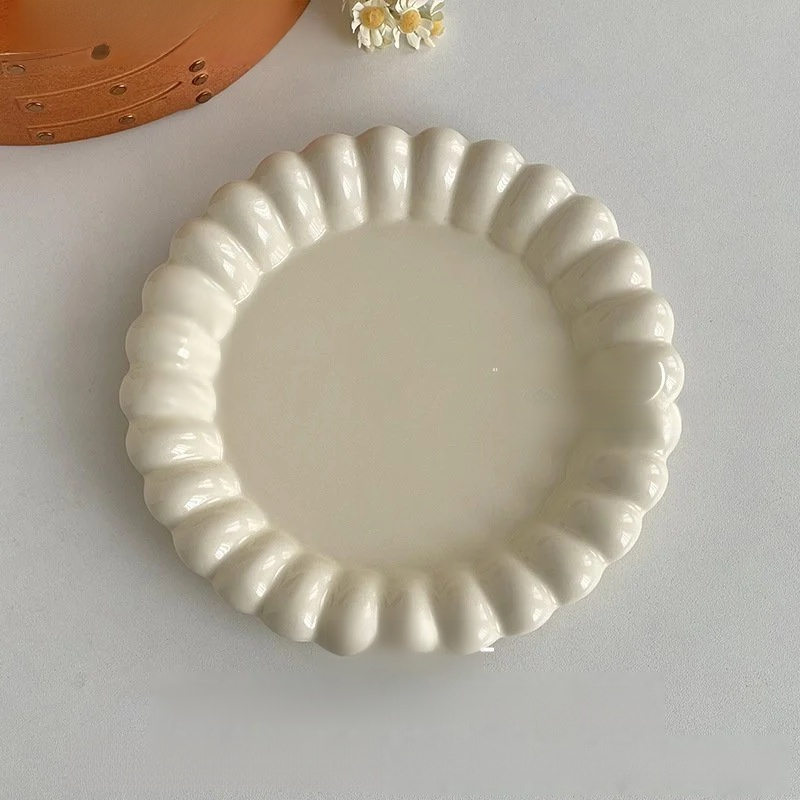 Household ceramic dinner plates