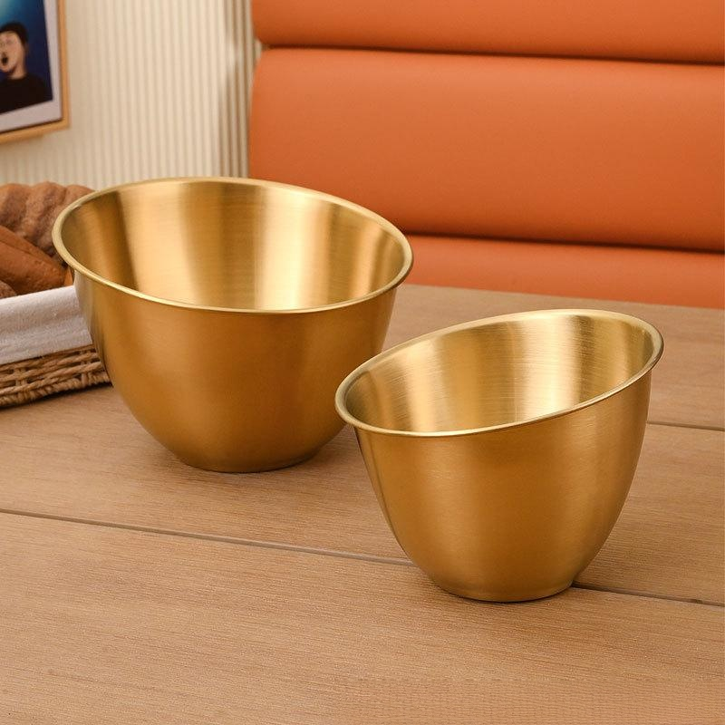 Vegetable bucket with slanted bowl