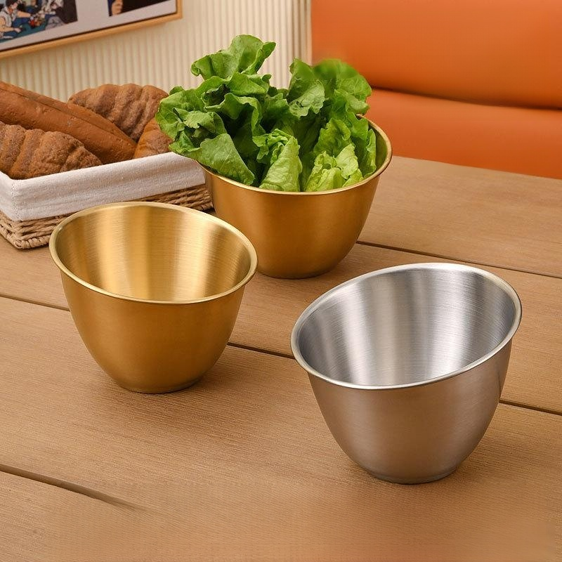 Vegetable bucket with slanted bowl