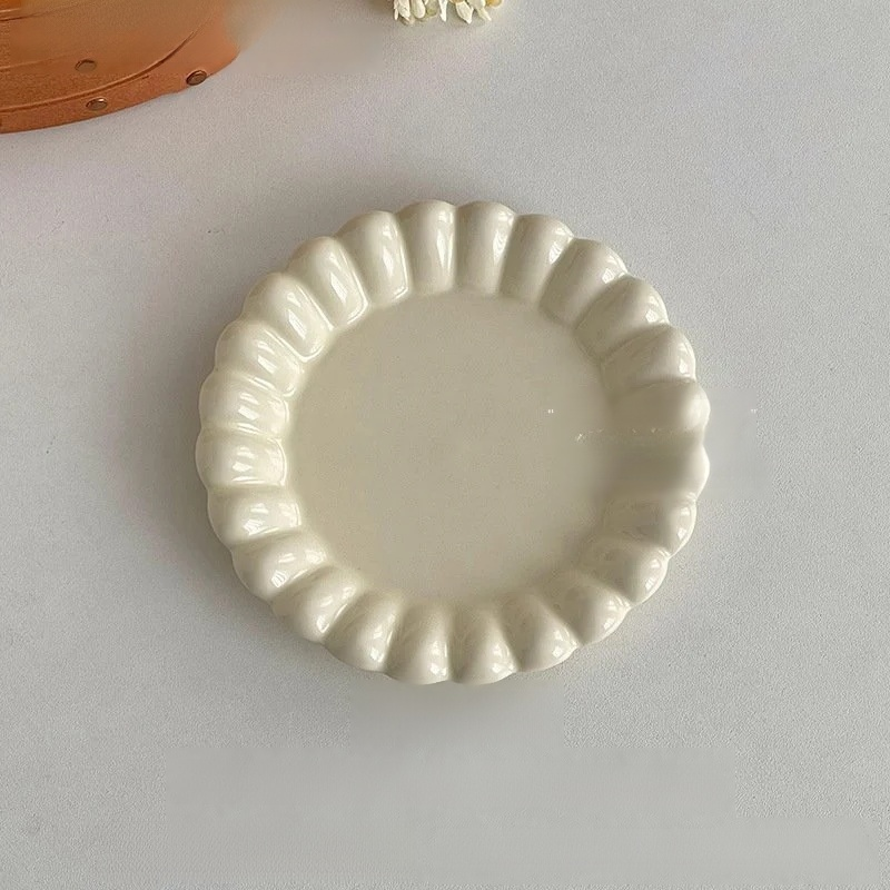 Household ceramic dinner plates