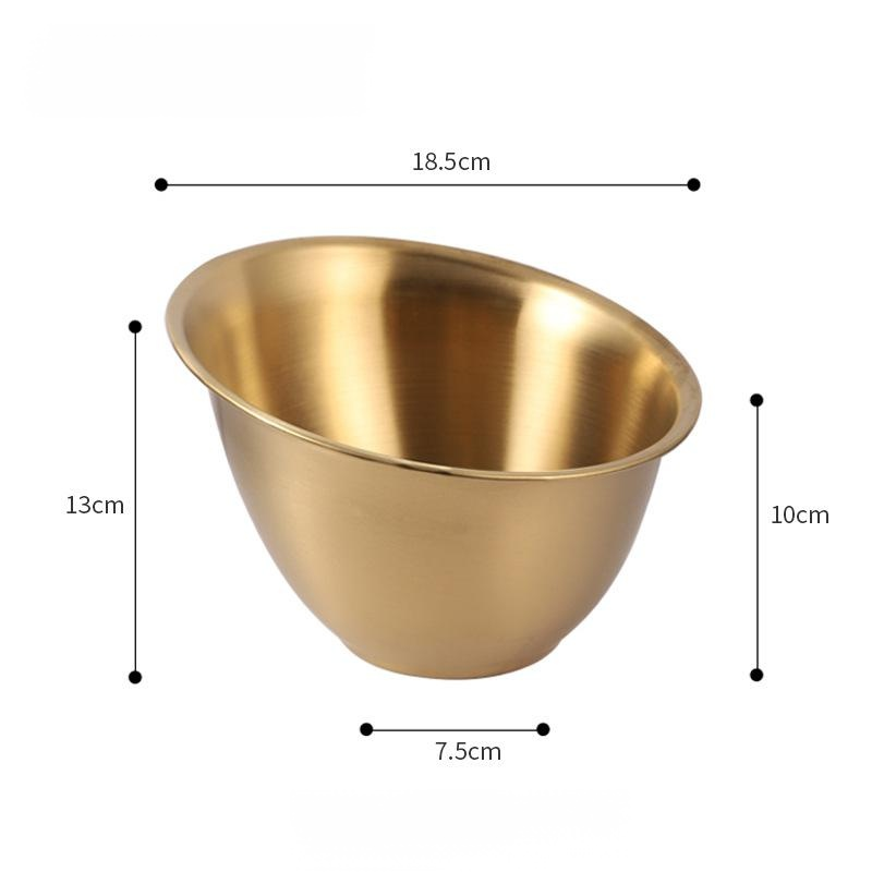 Vegetable bucket with slanted bowl