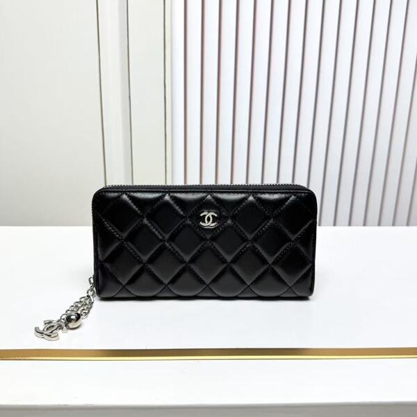 シャネル ブラック マトラッセ ラムスキン 長財布 ジップアラウンド シルバー ダブル C チェーンチャーム