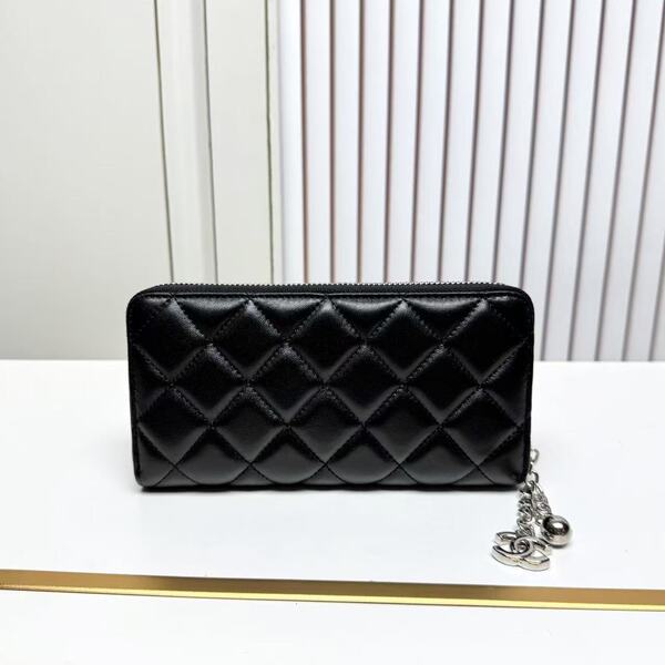 シャネル ブラック マトラッセ ラムスキン 長財布 ジップアラウンド シルバー ダブル C チェーンチャーム