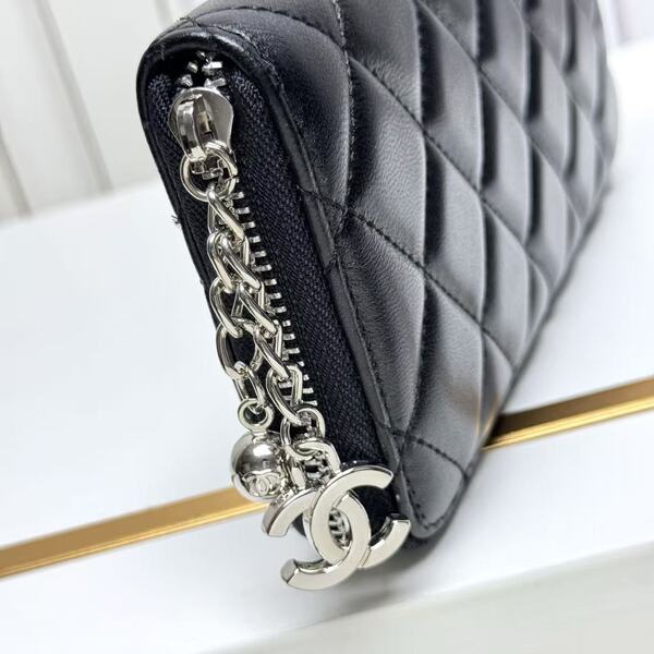 シャネル ブラック マトラッセ ラムスキン 長財布 ジップアラウンド シルバー ダブル C チェーンチャーム