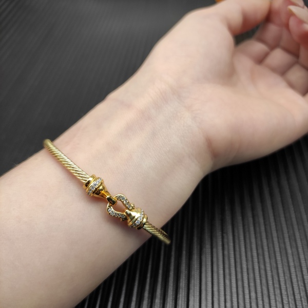 デヴィッド・ヤーマン クラシック ツイストコード フッククラスプ パヴェダイヤ オープンバングル ゴールド