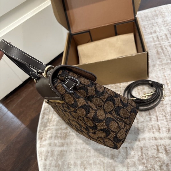 コーチ COACH クラシック シグネチャー レザーコンビ フラップ ハンドバッグ 斜め掛け（ダークブラウン）