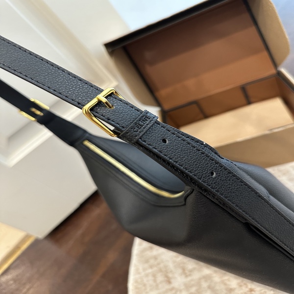 セリーヌ CELINE トリオンフ エンボス レザー ホーボー アンダーアームバッグ ブラック × ゴールド