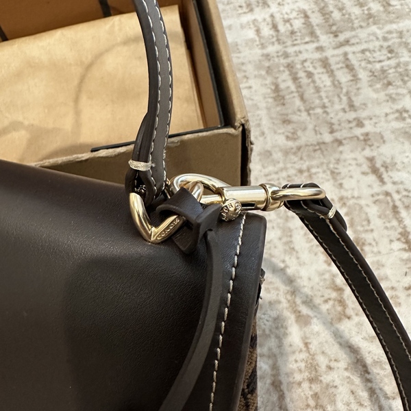 コーチ COACH クラシック シグネチャー レザーコンビ フラップ ハンドバッグ 斜め掛け（ダークブラウン）