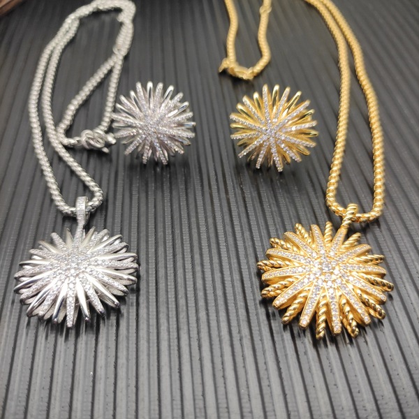 ラグジュアリー スパークリング ファイヤーワークス ラジエーション ピアス ゴールド / シルバー 2 色展開