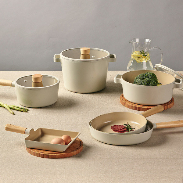 Single-handled saucepan/milk pot