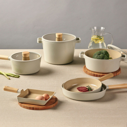 Single-handled saucepan/milk pot