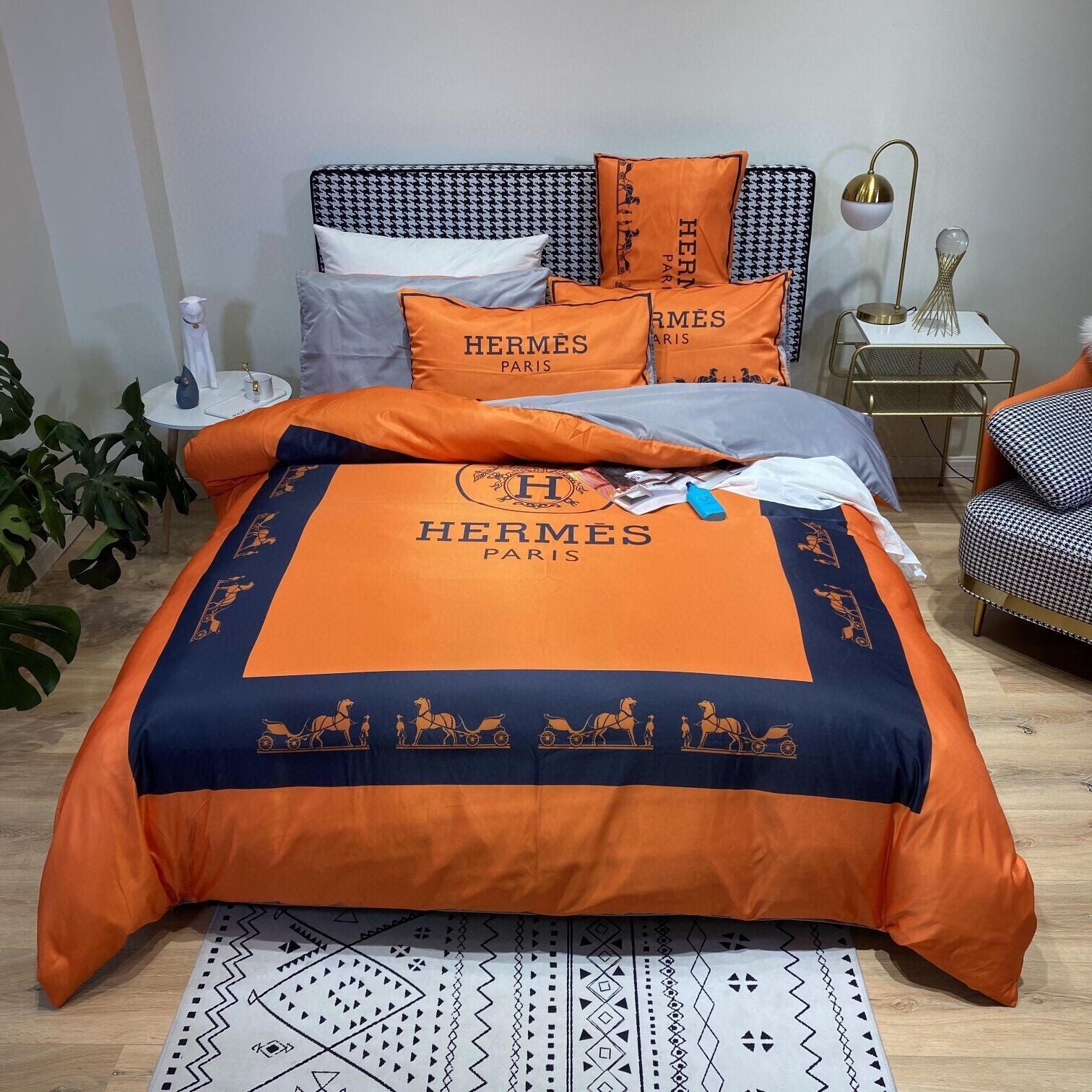 Luxury 4-piece bedding set, high-quality cotton fabric, suitable for all seasons.