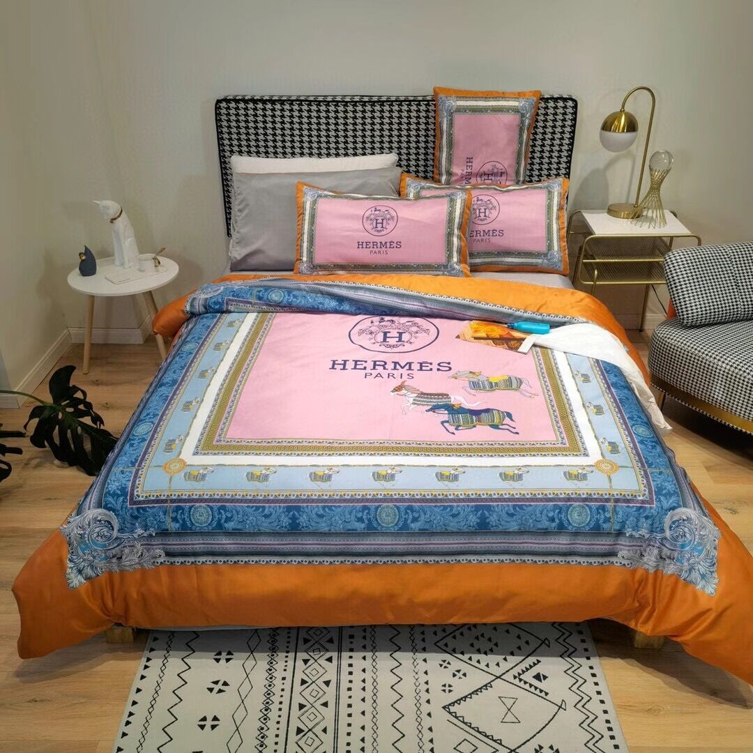 Luxury 4-piece bedding set, high-quality cotton fabric, suitable for all seasons.