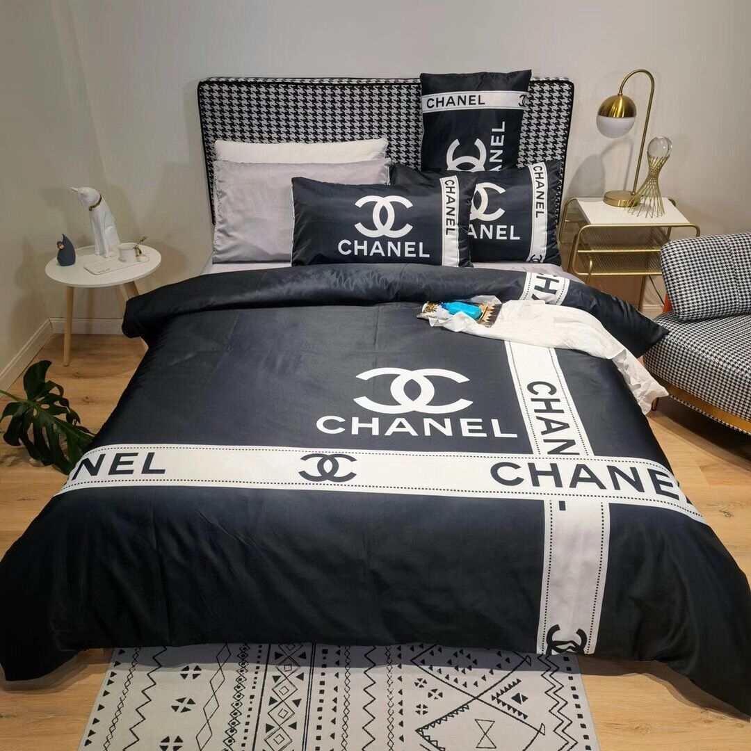 Luxury 4-piece bedding set, high-quality cotton fabric, suitable for all seasons.