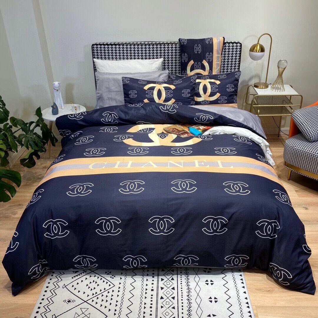 Luxury 4-piece bedding set, high-quality cotton fabric, suitable for all seasons.