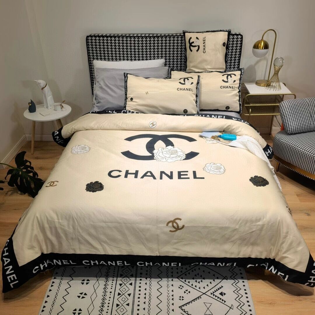 Luxury 4-piece bedding set, high-quality cotton fabric, suitable for all seasons.