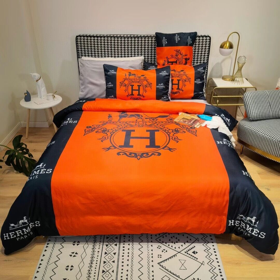 Luxury 4-piece bedding set, high-quality cotton fabric, suitable for all seasons.