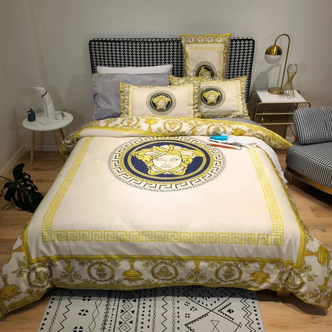 Luxury 4-piece bedding set, high-quality cotton fabric, suitable for all seasons.