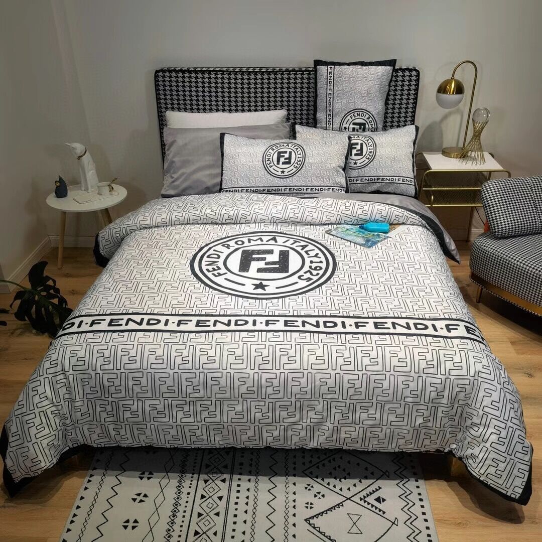 Luxury 4-piece bedding set, high-quality cotton fabric, suitable for all seasons.