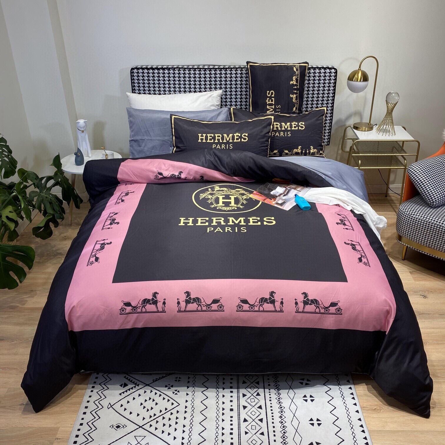 Luxury 4-piece bedding set, high-quality cotton fabric, suitable for all seasons.