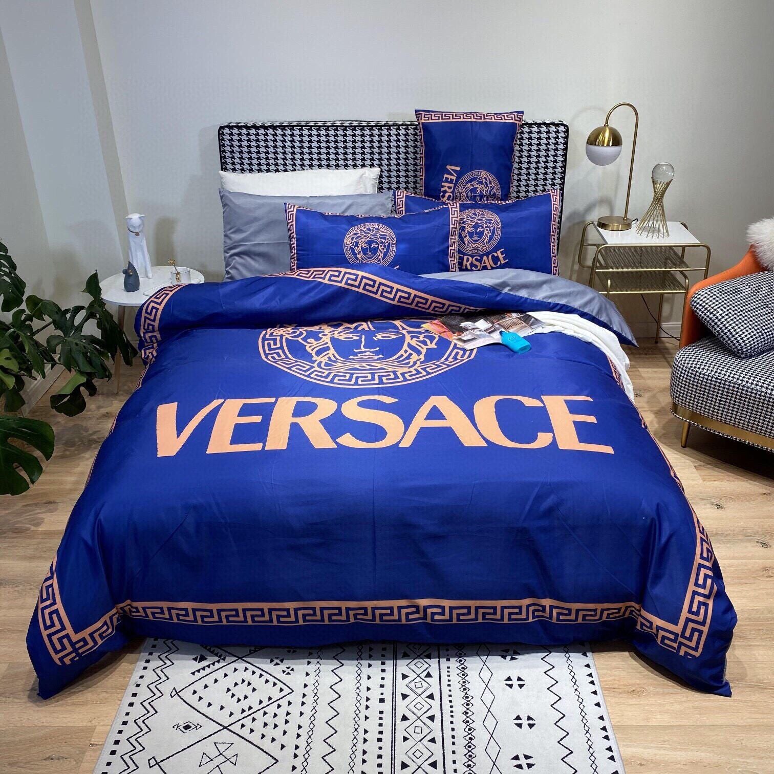 Luxury 4-piece bedding set, high-quality cotton fabric, suitable for all seasons.