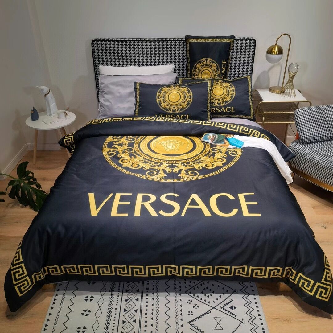 Luxury 4-piece bedding set, high-quality cotton fabric, suitable for all seasons.