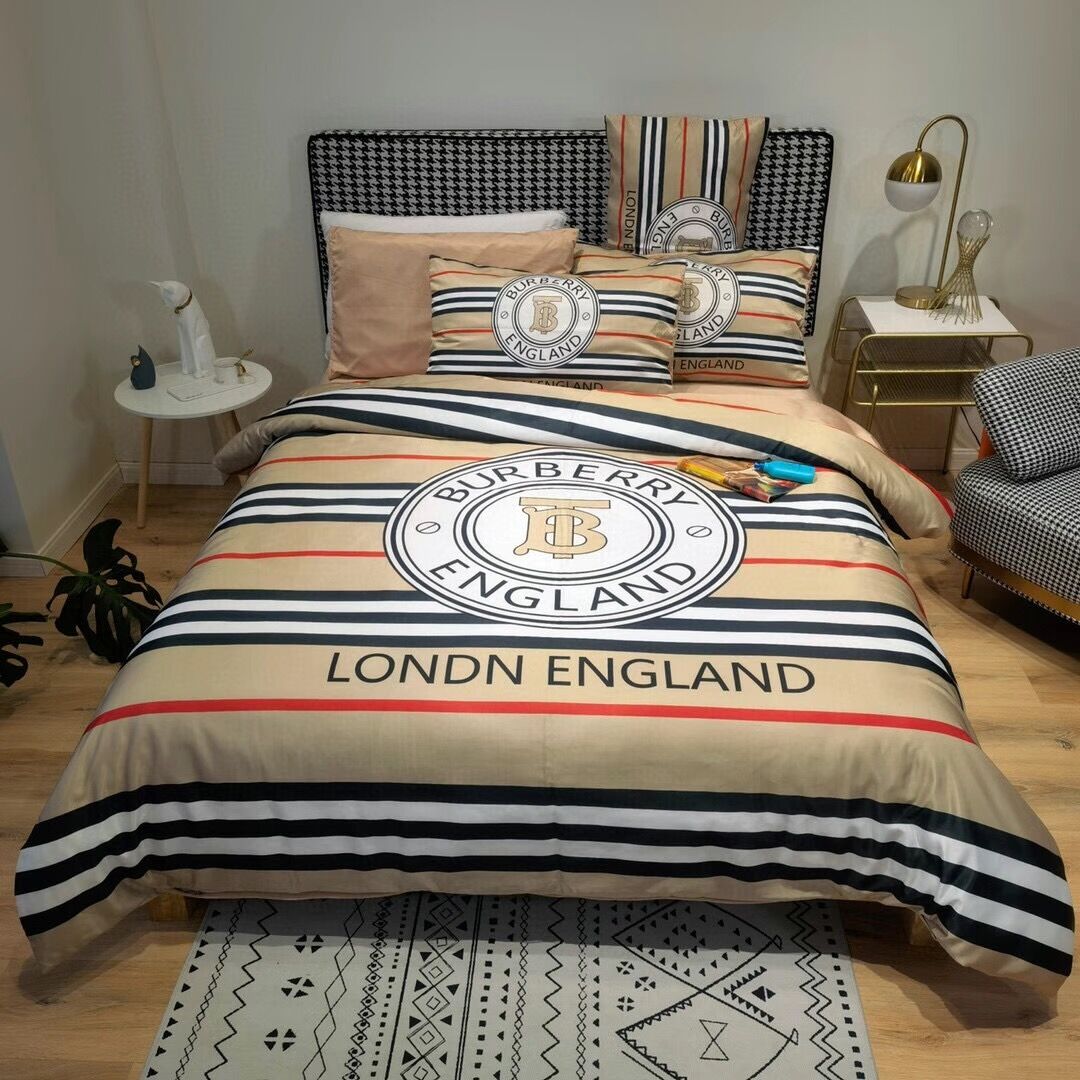 Luxury 4-piece bedding set, high-quality cotton fabric, suitable for all seasons.