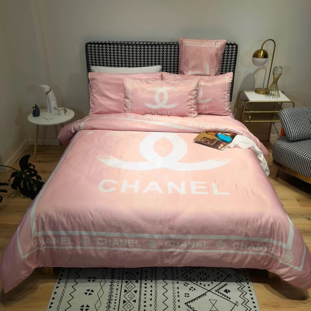 Luxury 4-piece bedding set, high-quality cotton fabric, suitable for all seasons.