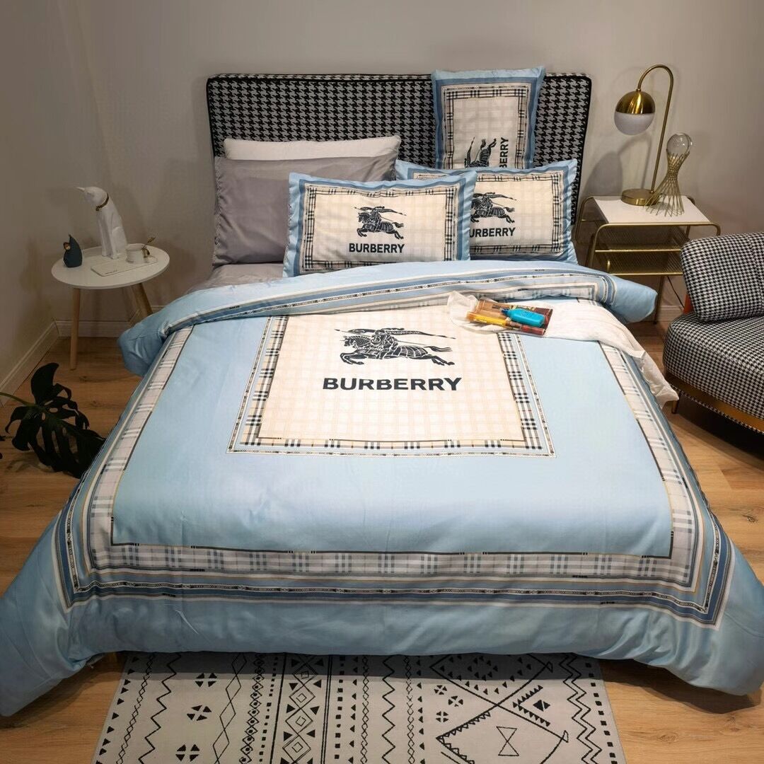 Luxury 4-piece bedding set, high-quality cotton fabric, suitable for all seasons.