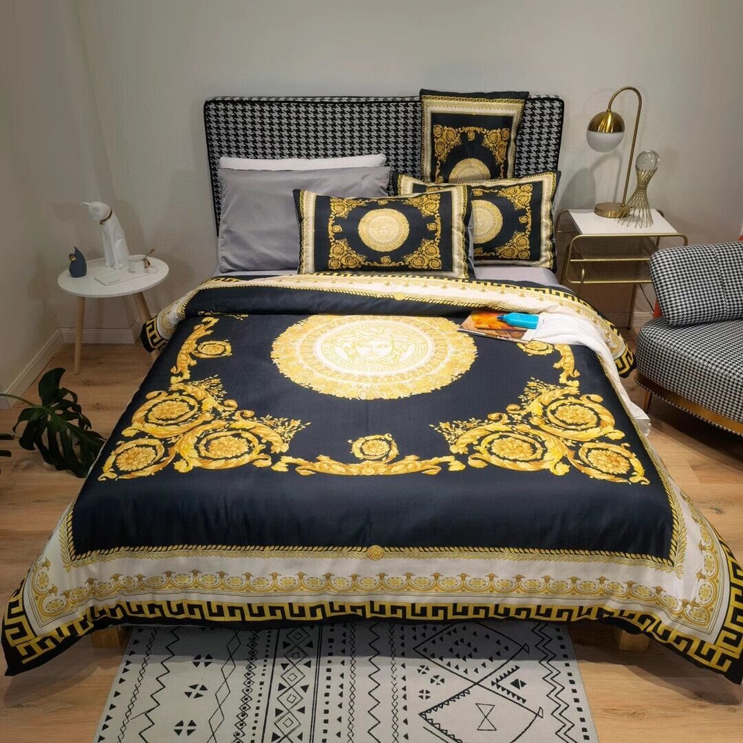 Luxury 4-piece bedding set, high-quality cotton fabric, suitable for all seasons.