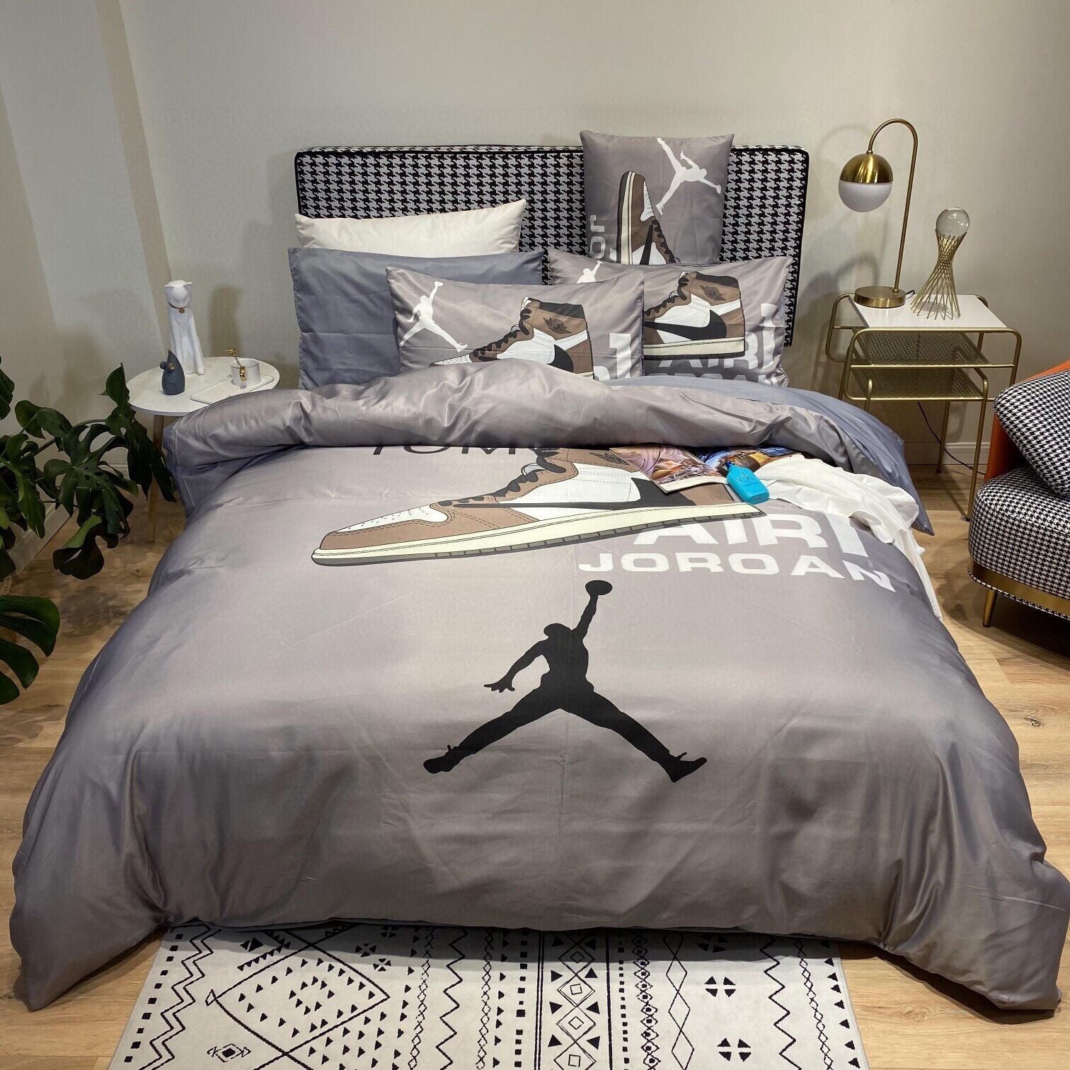 Luxury 4-piece bedding set, high-quality cotton fabric, suitable for all seasons.