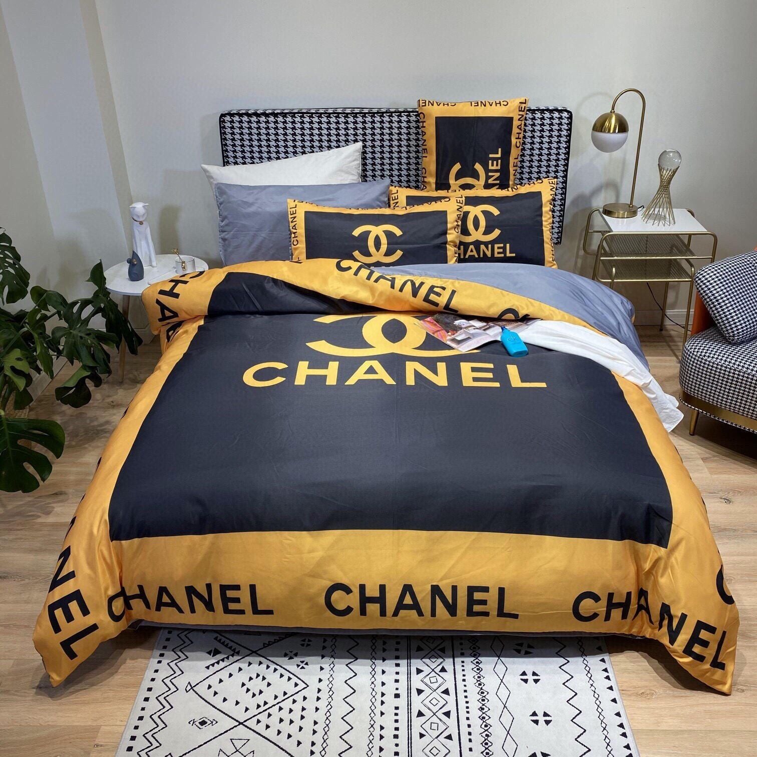 Luxury 4-piece bedding set, high-quality cotton fabric, suitable for all seasons.