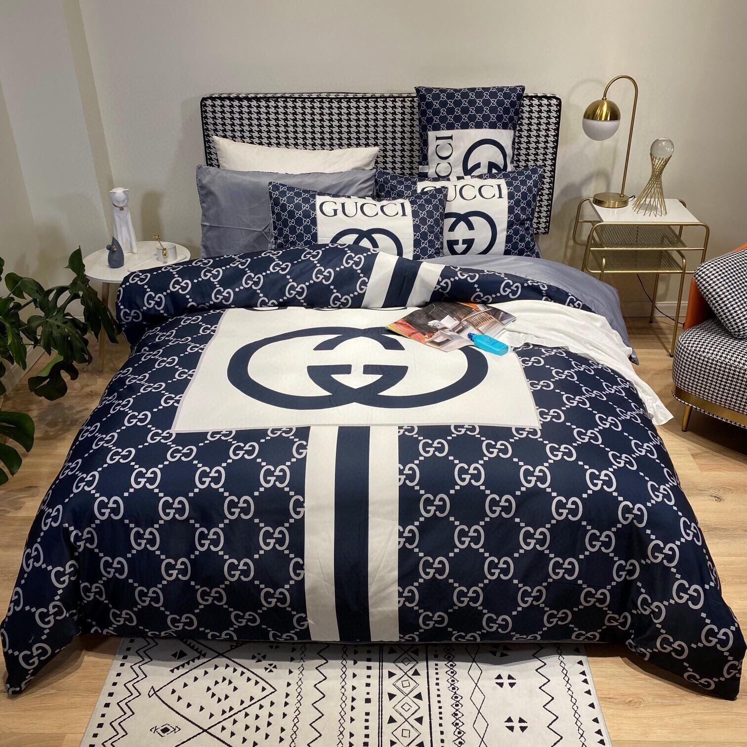 Luxury 4-piece bedding set, high-quality cotton fabric, suitable for all seasons.