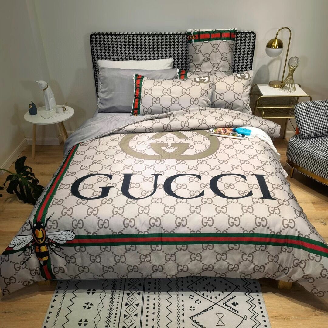 Luxury 4-piece bedding set, high-quality cotton fabric, suitable for all seasons.