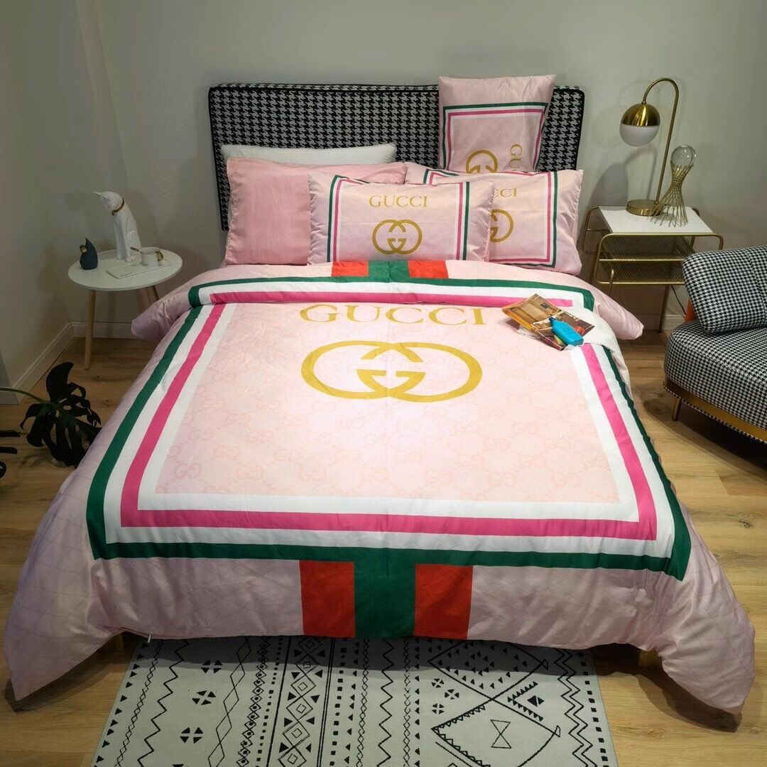 Luxury 4-piece bedding set, high-quality cotton fabric, suitable for all seasons.