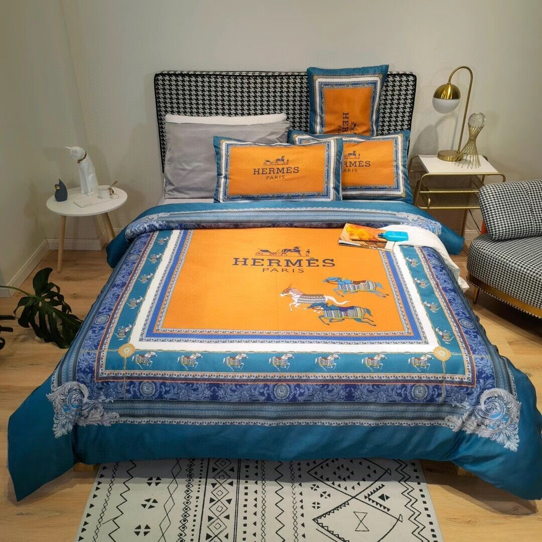 Luxury 4-piece bedding set, high-quality cotton fabric, suitable for all seasons.