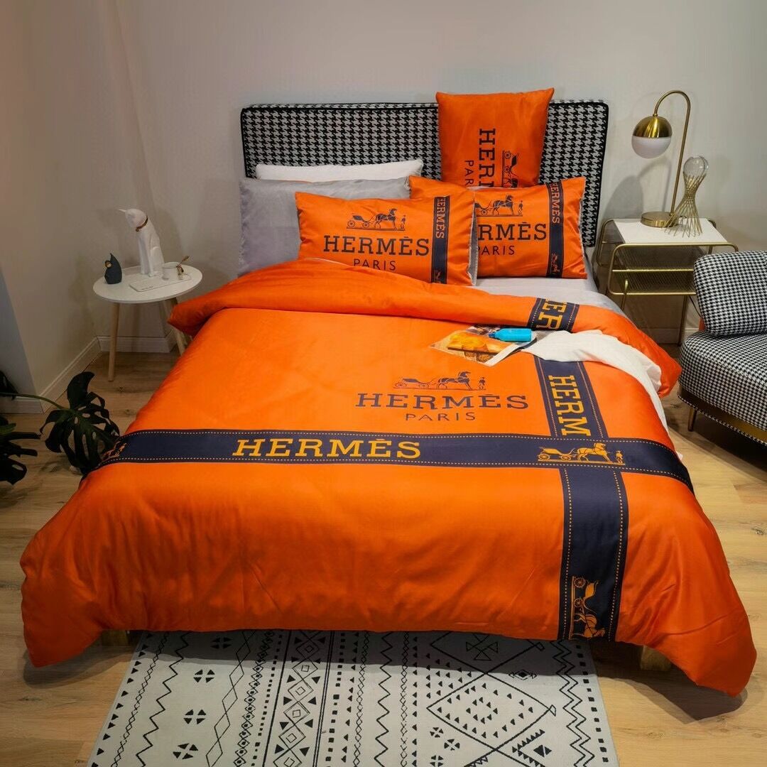 Luxury 4-piece bedding set, high-quality cotton fabric, suitable for all seasons.