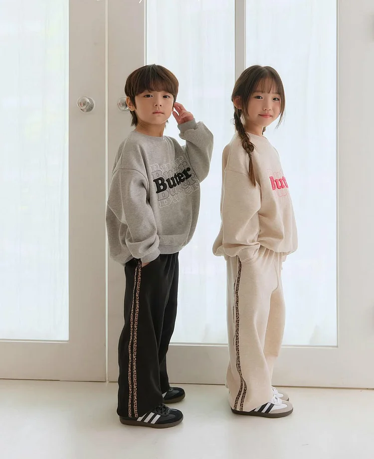 【80-130cm】 英字刺繡 トップス