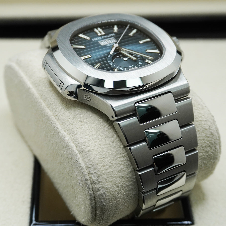 パテック フィリップ ノーチラス アニュアルカレンダー ムーンフェイズ 40mm 5726-1A-014 ブルーダイヤル