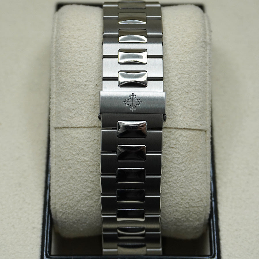 パテック フィリップ ノーチラス アニュアルカレンダー ムーンフェイズ 40mm 5726-1A-014 ブルーダイヤル