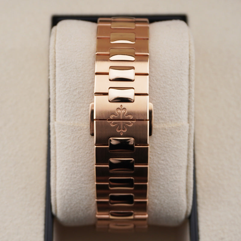 パテック フィリップ ノーチラス トラベルタイム クロノグラフ 40mm 5990-1R-001 ブルーダイヤル