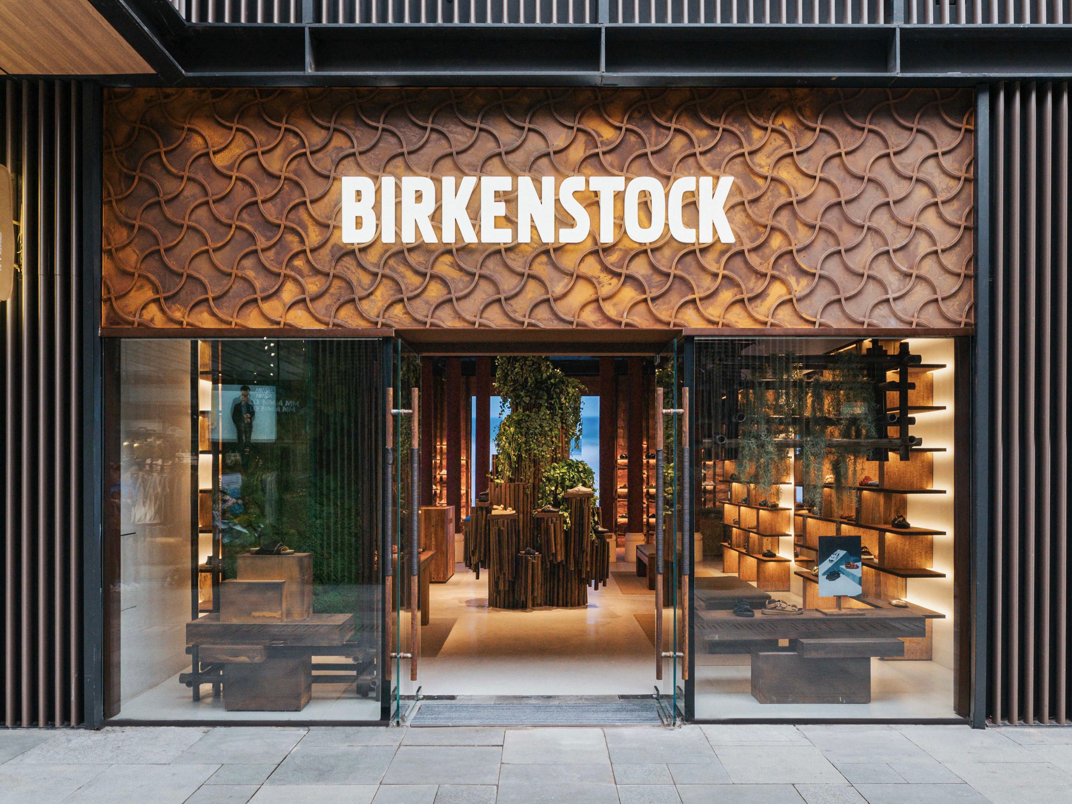从&ldquo;传奇鞋床&rdquo;出发，走出一条专属于BIRKENSTOCK的发展道路&mdash;&mdash;ELLE深度专访BIRKENSTOCK品牌首席销售官Klaus Baumann