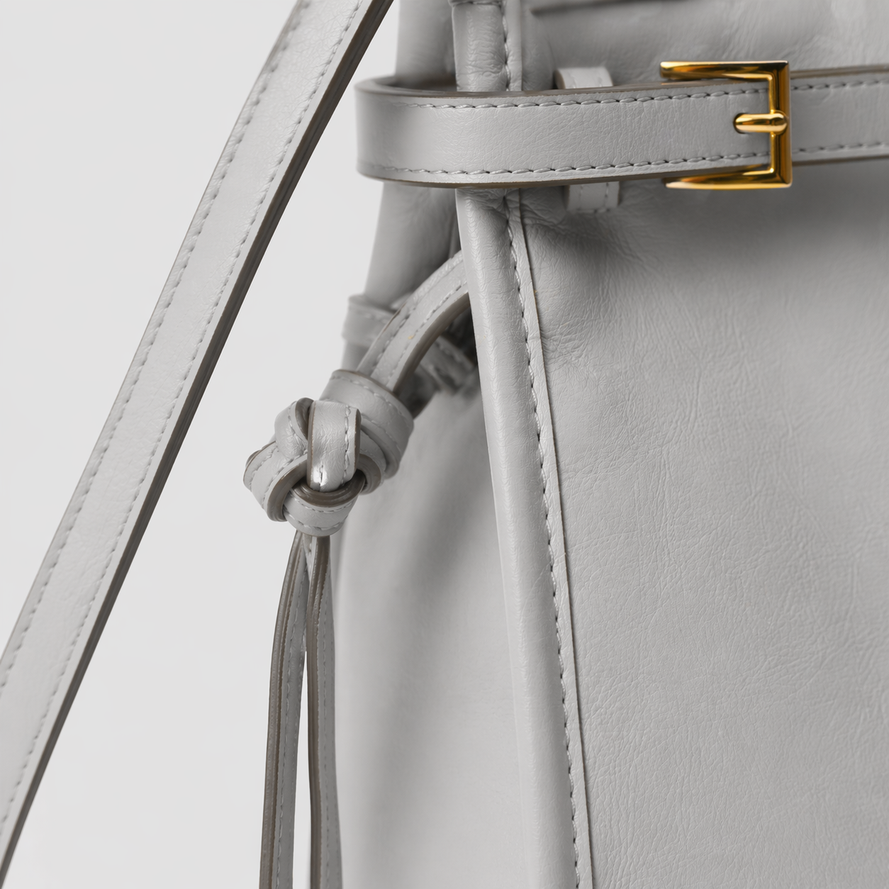 プラダ ボニー レザー ミニ ショルダーバッグ