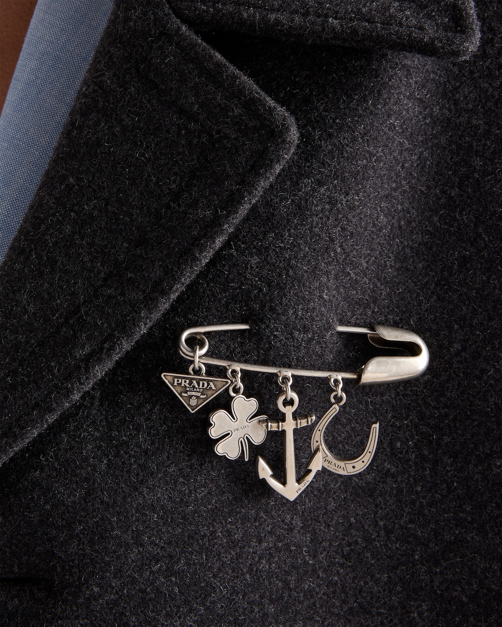 Metal brooch – PRADA日本公式ウェブサイトおよびオンラインストア | PRADA