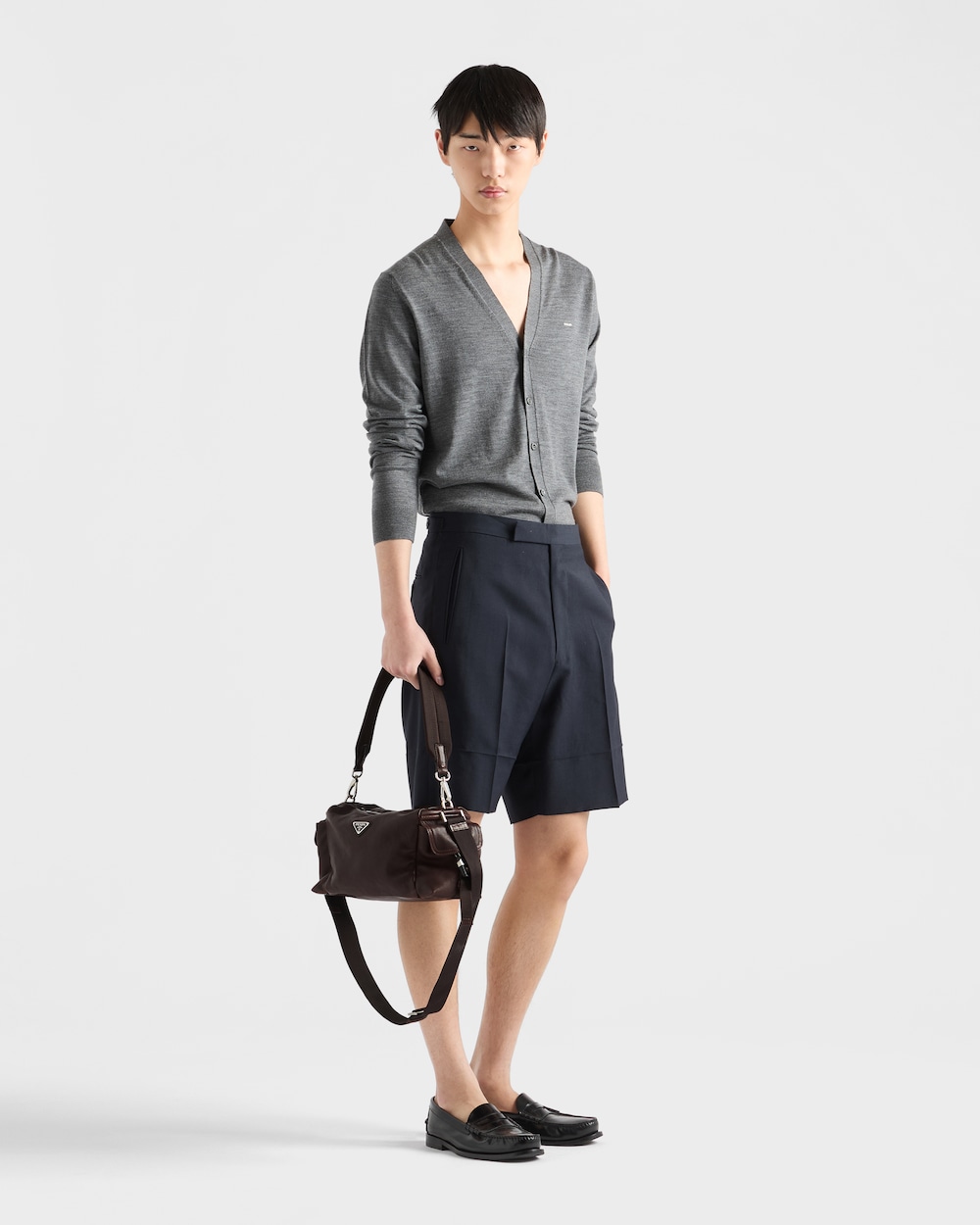 専用★新品★保存袋付★プラダ★2025春夏ー秋冬限定★ダークグリーン★キーリング 新作 > メンズはこちら > プラダ ソフトバッグ – PRA 日本公式サイト