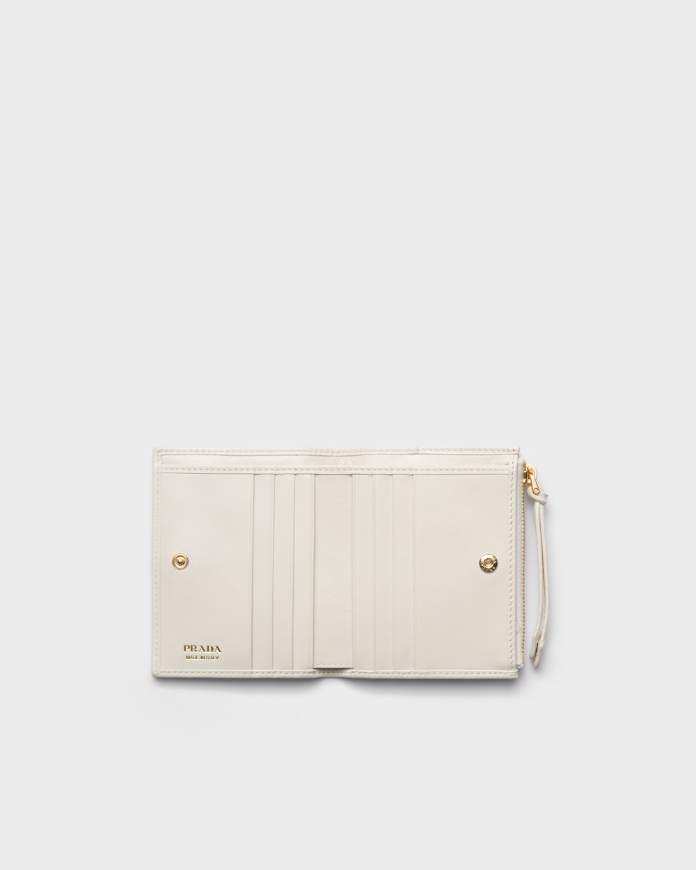 【美品】 PRADA Wホック　オーストリッチホワイト レザー 二つ折り財布 美品】PRADA プラダ サフィアーノレザー 二つ折り財布 ホワイト - メルカリ