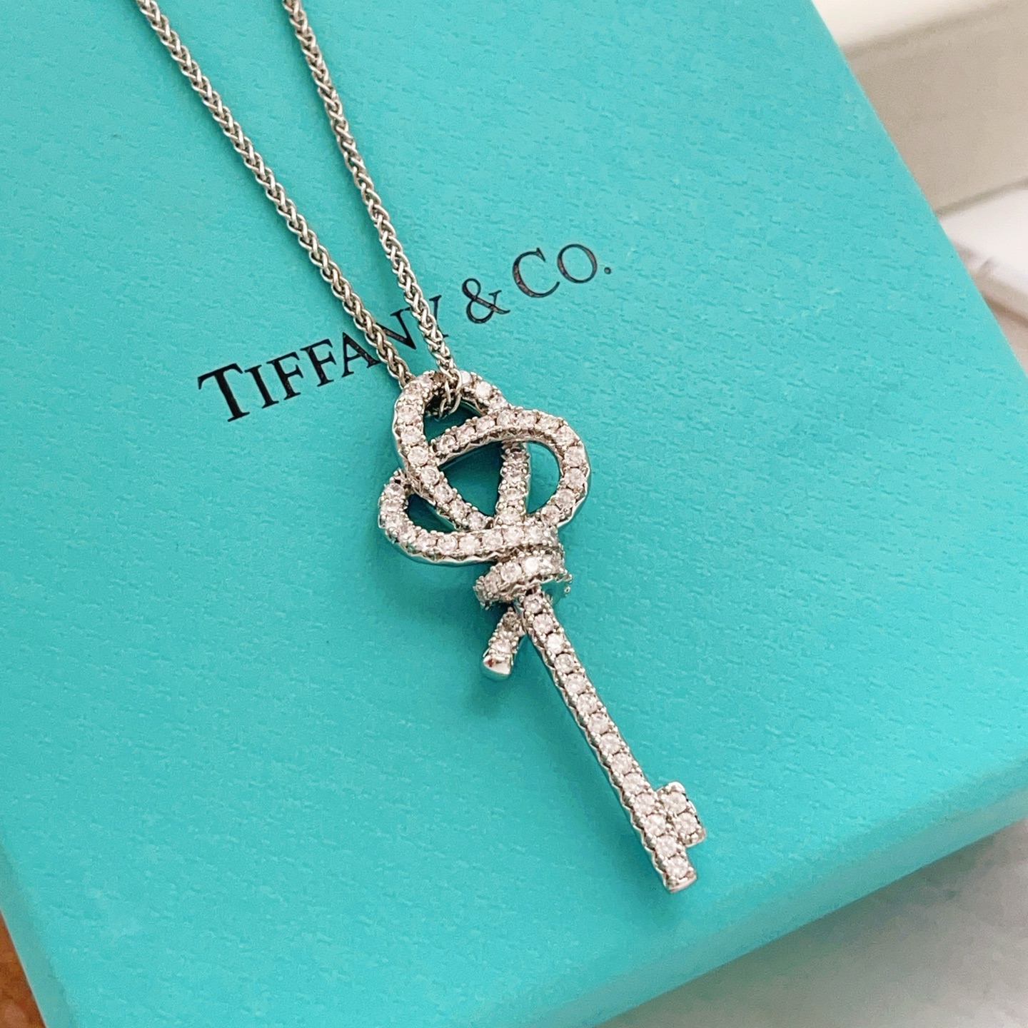 TIFFANY & Co. シルバーネックレス 彼女へのバレンタイン・誕生日プレゼントに最適 代金引換対応可