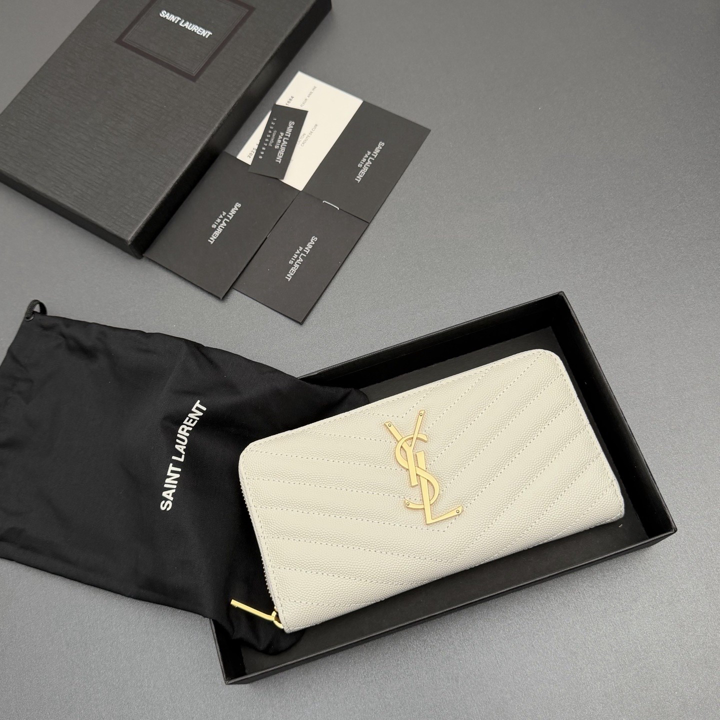 サンローラン「Saint Laurent」レザーポケットウォレット
